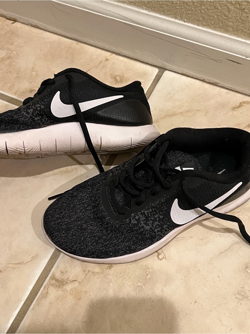 Nike Women’s Black and White Style Athletic Sneakers